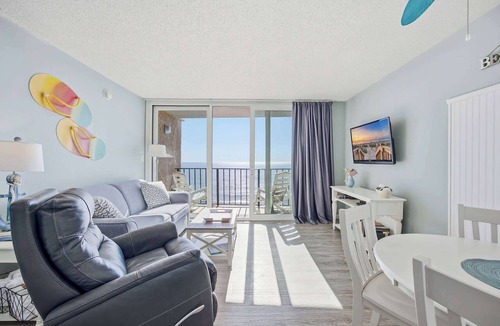 Crescent Beach Condo | Oceanfront Suite Private Balcony Top Location