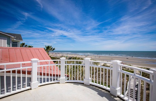 Isle of Palms House | OCEANFRONT/Sleeps 12/PELICAN WATCH/OCEANFRONT DECK