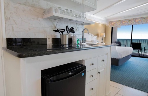Litchfield by the Sea Hotel | Oceanfront Stay w/Views Near Litchfield Beach & Nature Trails