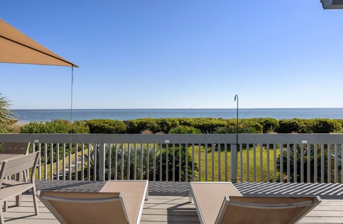 Seabrook Island House | Oceanfront, vintage beach house steps from the sand on Seabrook Island.