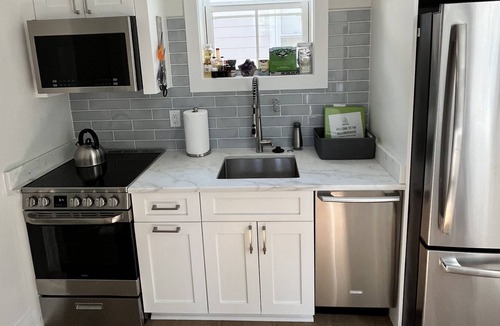Old Village Cottage | Old Village Mount Pleasant 1-bedroom cottage