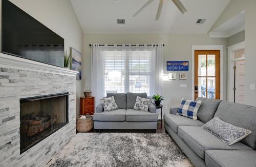 Greenwood House | On-Site Lake w/Boat Ramp: Greenwood Retreat!