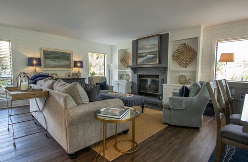 Saint Helena Island House | On the creek, across from the ocean and a short walk to Beach Club and Marina
