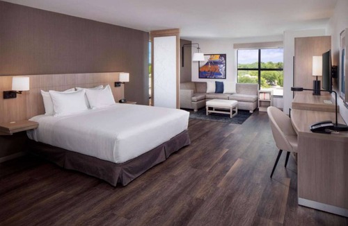 Mount Pleasant Hotel | One Bedroom King Bed with Sofa Bed at Hyatt Place