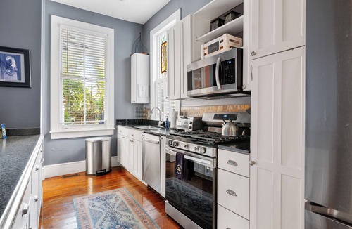 Cannonborough Elliotborough House | Only 1 block to King! | The Sunsetter