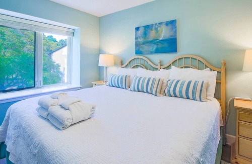 South Beach House | Only a 2 Minute Walk to Salty Dog, Pool, Marina & Beach! Perfect South Beach Vacation Getaway!
