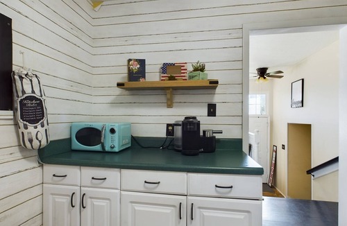Pine Forest House | Opuluxe Enjoy Fayetteville's Unit 1 Hidden Gem!