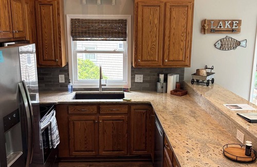 Albemarle House | Otter Landing: Lakefront, Cozy, Sleeps 8
