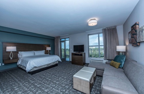 Charleston Apartment | Outdoor Pool + Free Wi-Fi | Great Location!