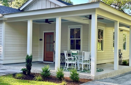 Uptown Cottage | Oyster Rake Cottage, at Magnolia Court Suites