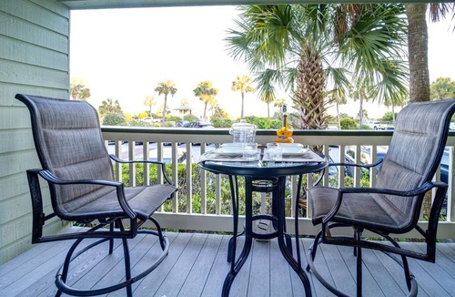 Isle of Palms Condo | Palm Paradise on private Beach