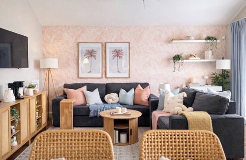 Villa Heights House | Palm Rose inspired 2Br Home Near NoDa & Uptown + Quiet Area and Sleeps 4