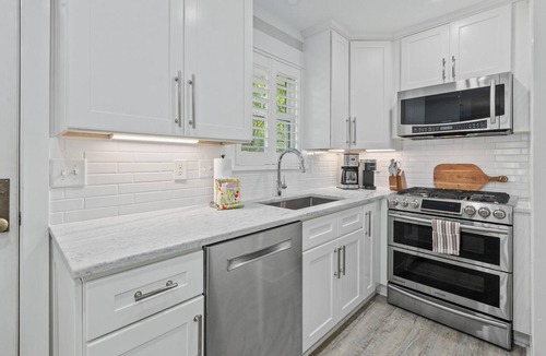 Isle of Palms House | Palms of Hart- 2 Blocks From Beach, Dog Friendly