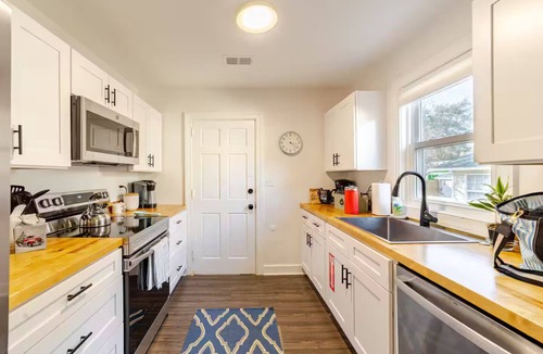 North Charleston House | Park Circle Charmer With Backyard Oasis
