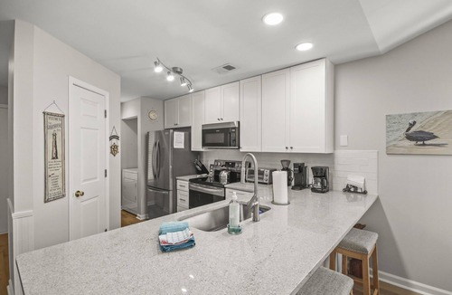 Pawleys Island Condo | Pawleys Island Condo with Golf Views Minutes to beach Pool/Hot Tub Dog-friendly
