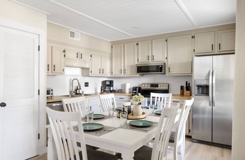 Mount Pleasant Villa | Peaceful Home | Dwtn Nights | Perfect Stay for 8