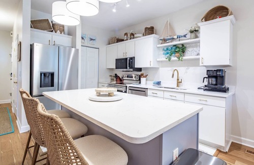 Isle of Palms Condo | Peaceful Marina Views, Pool Access, Relaxing Screened Porch, Easy Stroll/Bike to Restaurants & Beach