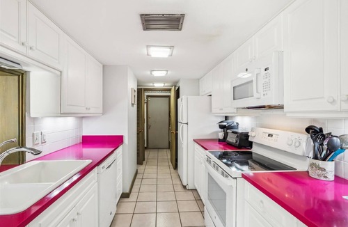 South Beach Villa | Peaceful Pet Friendly Townhome