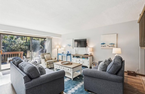 South Beach Villa | Peaceful Pet Friendly Townhome