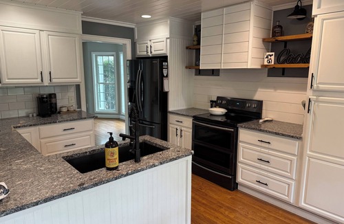 Carthage House | Peaceful & private 4 BR 2 1/2 Bath on 1 Acre in Carthage, 15 minutes from golf.