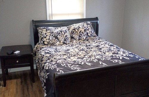 Goose Creek House | Perfect 1-bedroom building with AC in tranquil Goose Creek