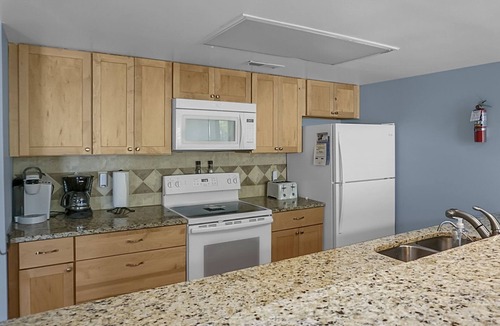 Ocean Ridge House | Pet Friendly, 3Bed, easy walk to Pool, Beach, Restaurants, Golf N Pickle Ball