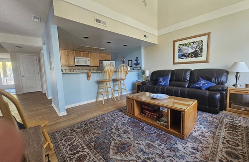 Ocean Ridge House | Pet Friendly, 3Bed, easy walk to Pool, Beach, Restaurants, Golf N Pickle Ball