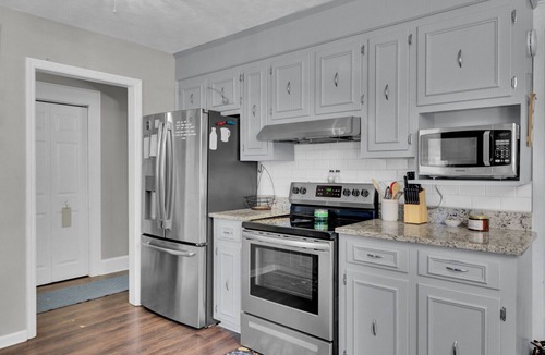 Ladson House | Pet Friendly 4 Bedroom Fully Fenced Backyard