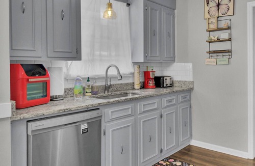 Ladson House | Pet Friendly 4 Bedroom Fully Fenced Backyard