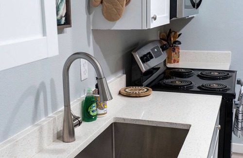 North Charleston House | Pet-Friendly Cottage Near Airport