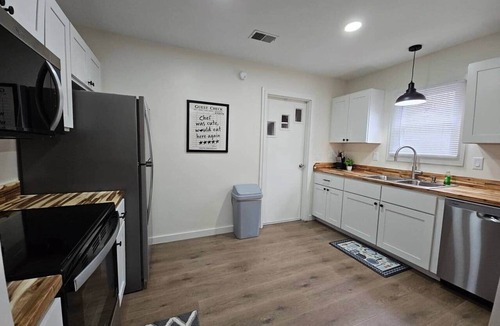 North Charleston House | Pet Friendly Charleston Retreat
