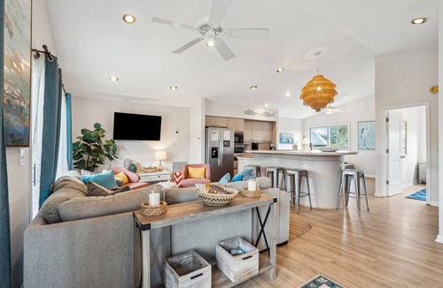 Sunset Point House | Pet-Friendly, Close to beach access & town, Large - 2100 sq ft! Afternoon Delight!
