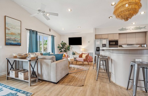 Sunset Point House | Pet-Friendly, Close to beach access & town, Large - 2100 sq ft! Afternoon Delight!