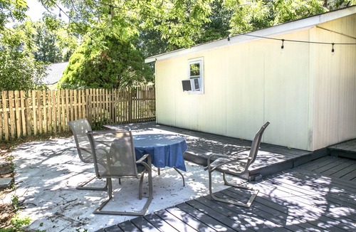 Charleston Cottage | Pet Friendly Cozy Cottage on James Island
