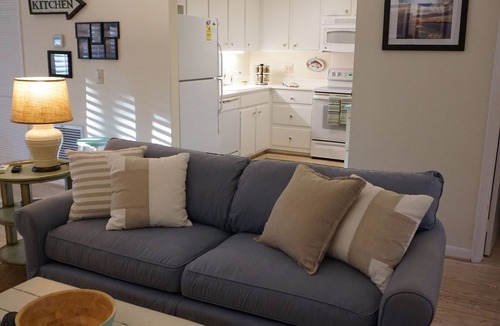 West Beach Cottage | Pet Friendly Sparrow Pond Coastal Cottage with 3 Bedrooms/3 Baths