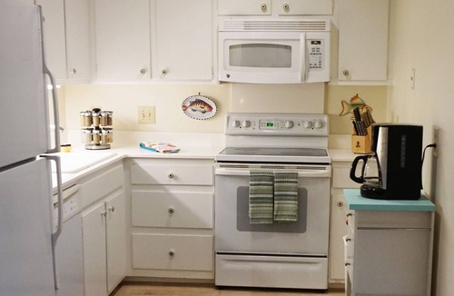 West Beach Cottage | Pet Friendly Sparrow Pond Coastal Cottage with 3 Bedrooms/3 Baths