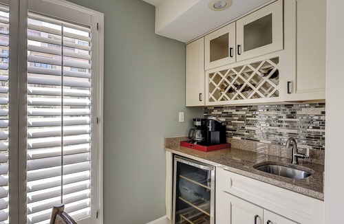 Shelter Cove Villa | Pet Friendly! Modern 2 Bedroom/2 Bathroom Condo in Shelter Cove Marina