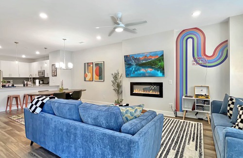 North Charleston House | Picasso: Luxury 4 bedroom in safe neighborhood~free parking~minutes to downtown