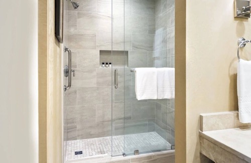 Charleston Historic District Hotel | Planter Inn’s Deluxe Dream: Double Queen Rooms, 2 Rooms, Picturesque Area