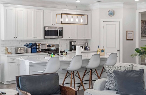 Scanlonville House | Pleasant Place New Build + Pool Great for Families