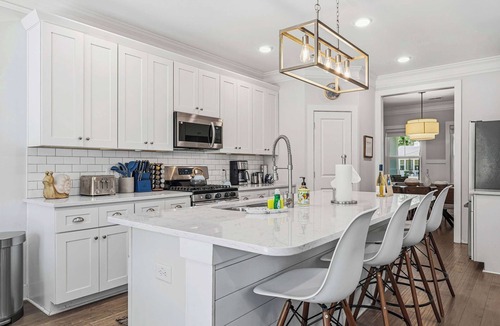 Scanlonville House | Pleasant Place New Build + Pool Great for Families