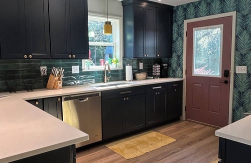Charleston House | Plum Palm Cottage-Lux Hotel Style Stay 6 min to downtown & close to Folly Beach