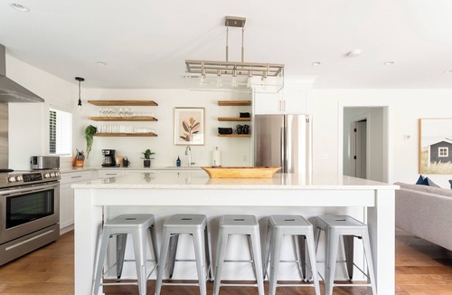 Cannonborough Elliotborough House | Pool! | 2 Blocks to King St | Parthenon Suites