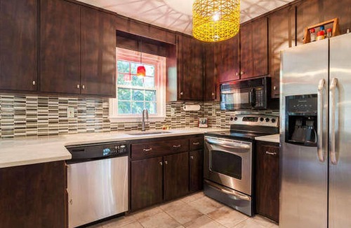 Charleston House | Pool. Great Location. 5 mi to Folly or Downtown