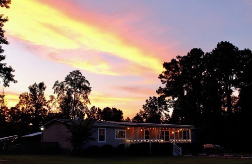 Shallotte House | !POOL! PEACEFUL FARMHOUSE IN SHALLOTTE! 5 MINS TO BEACHES AND OUR SWEET TOWN!