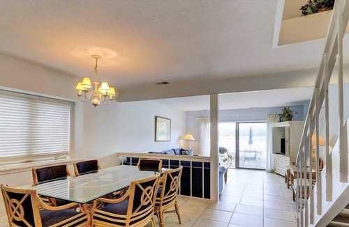 South Beach Condo | Port Villa 2 BDR in Sea Pines. Great water views. Close to beach, tennis, South Beach Marina Village
