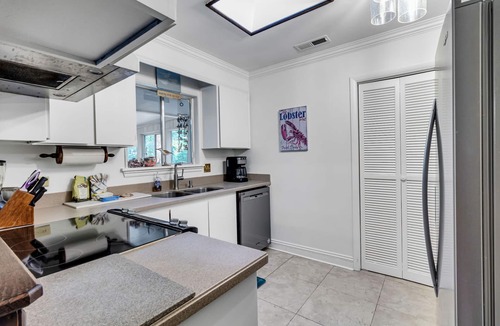 North Forest Beach House | Private 3/bd 2/Ba home, Quiet, stroll 500' to the semi private beach.🐬