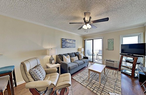 Myrtle Beach Condo | Private Balcony Overlooking Pool Beautiful Condo