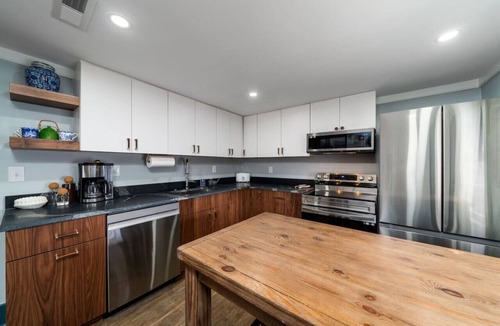 Cannonborough Elliotborough Apartment | Private HEATED Pool Oasis 4 Bedroom Suite