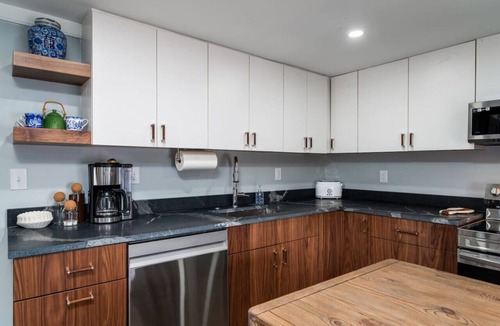 Cannonborough Elliotborough Apartment | Private HEATED Pool Oasis 4 Bedroom Suite